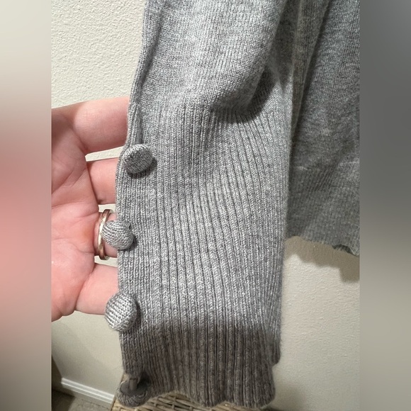 Philosophy women’s Gray Button-Up Cardigan, size large, EUC. Button detail - Picture 3 of 6